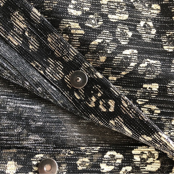 Gorgeous T Tahari sheer blouse with faux leather collar and cuffs. Sz L - Picture 8 of 9